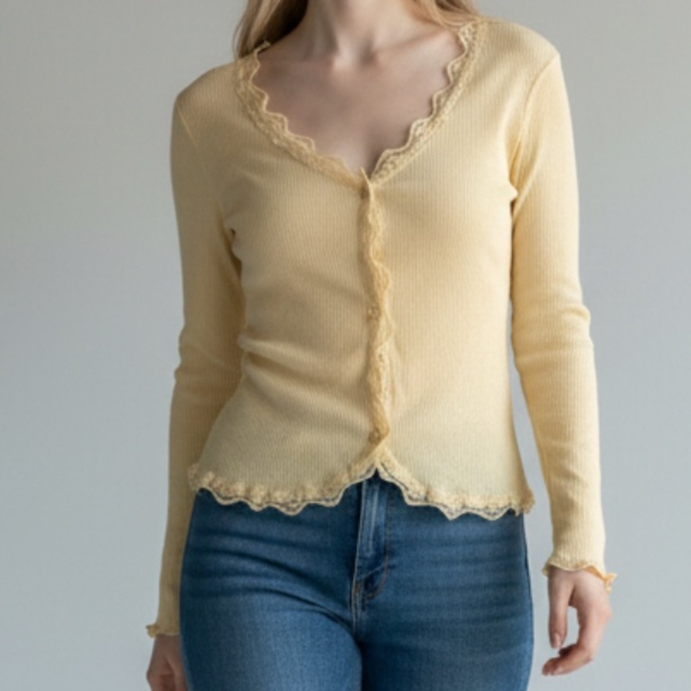 Yellow Scallop-Edge Ribbed Cardigan like top